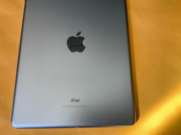 iPad 6th, 32 GB with WiFi