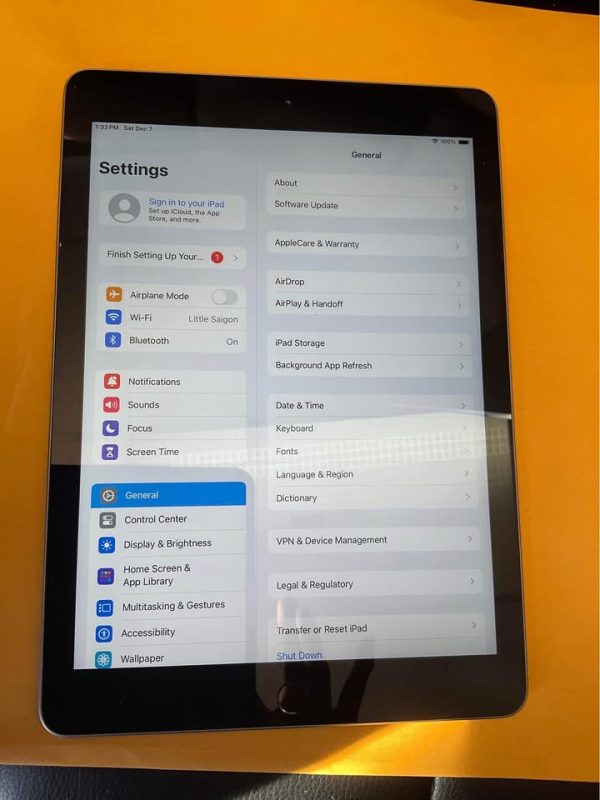 iPad 6th, 32 GB with WiFi