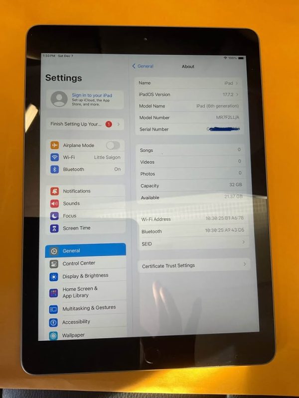 iPad 6th, 32 GB with WiFi