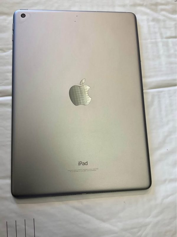 iPad 6th, 32 GB with WiFi