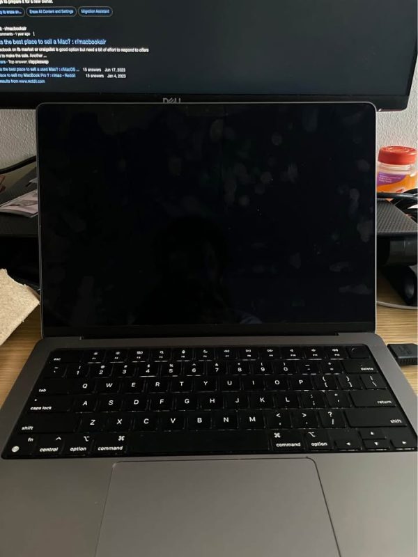 Macbook pro M3-screen doesn’t work.