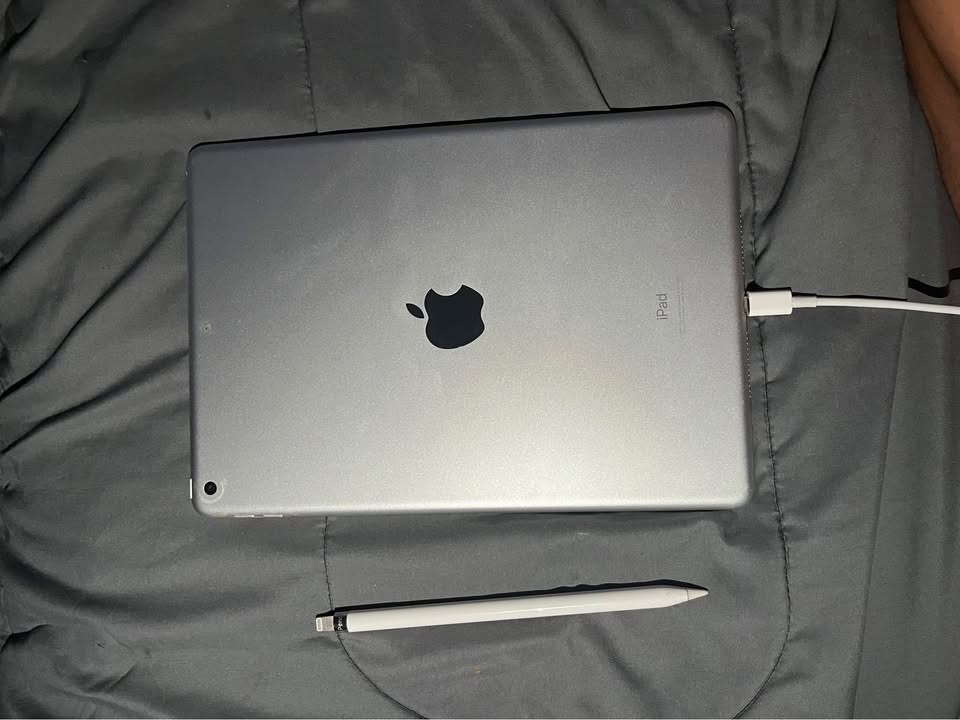 Ipad 9th gen and Apple Pencil 2 Ipad 9th gen and Apple Pencil