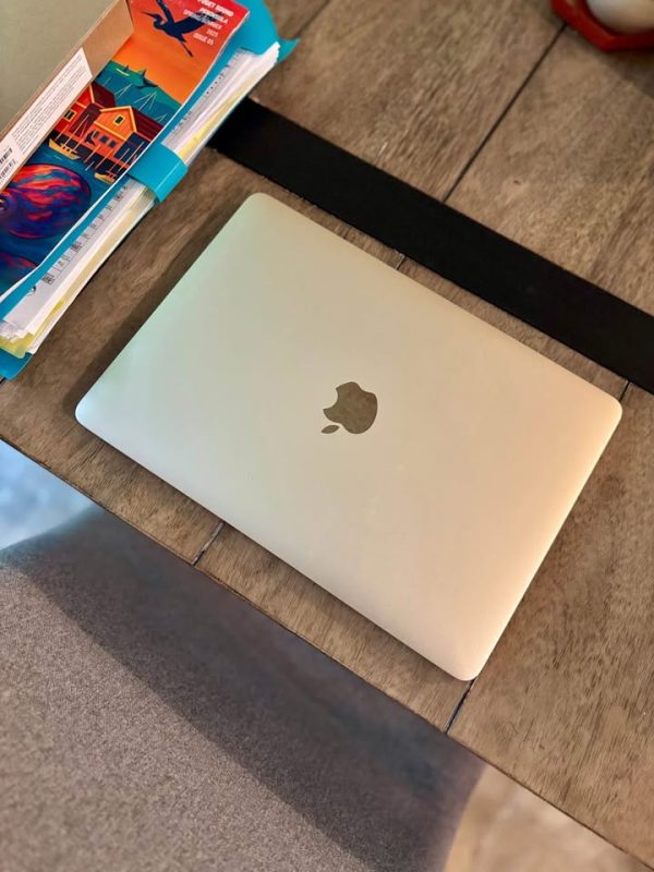 2017 Apple 12-inch MacBook - 1.2GHz M3, 8GB RAM, A1534