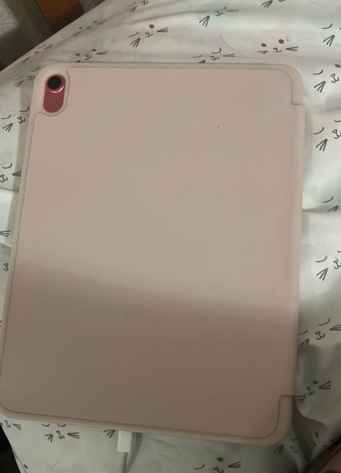 10th Gen Pink iPad -64 GB with Apple Pen, case and glass screen protector (already applied) 2 10th Gen Pink iPad -64 GB with Apple Pen, case and glass screen protector (already applied)