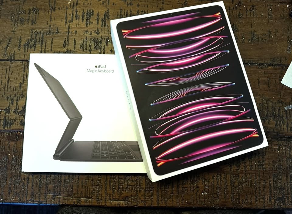 iPad Pro 12.9 6th Generation Space Gray 512GB unlocked wifi and cellular 8F18 3 iPad Pro 12.9 6th Generation Space Gray 512GB unlocked wifi and cellular 8F18