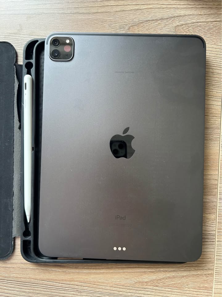 iPad Pro 11” (2nd Gen, 2020) - 128GB 2 iPad Pro 11” (2nd Gen, 2020) - 128GB