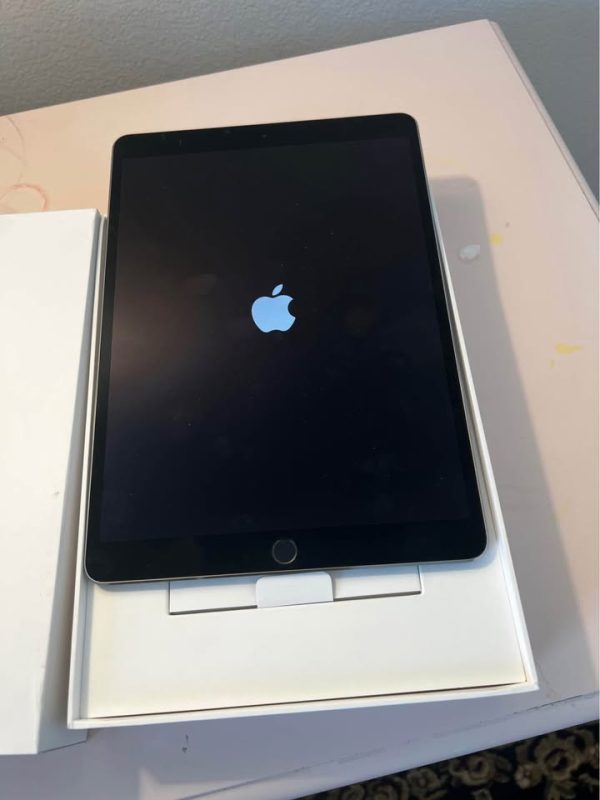 iPad Pro 10.5” display WiFi cellular