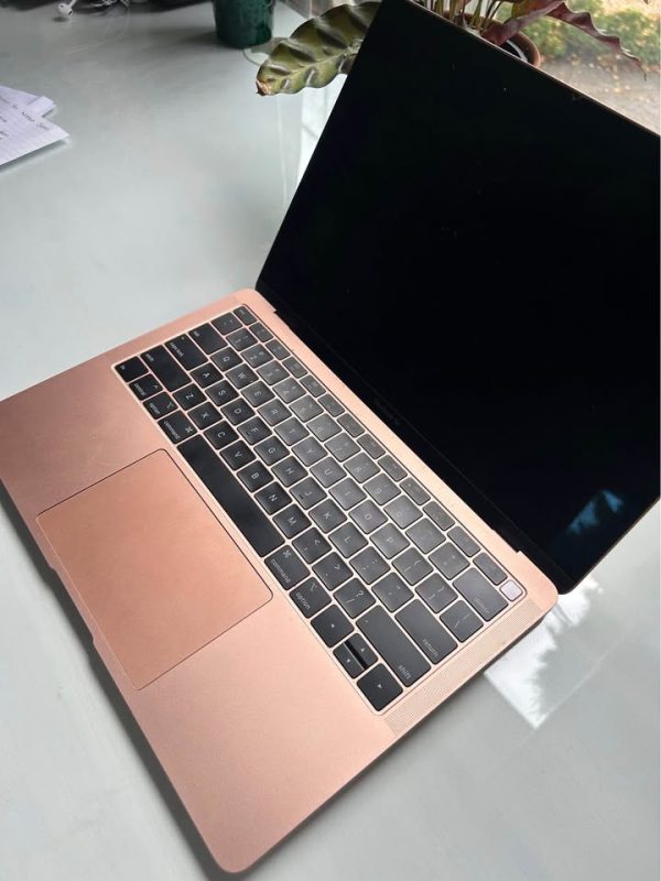 MacBook Air (2020)