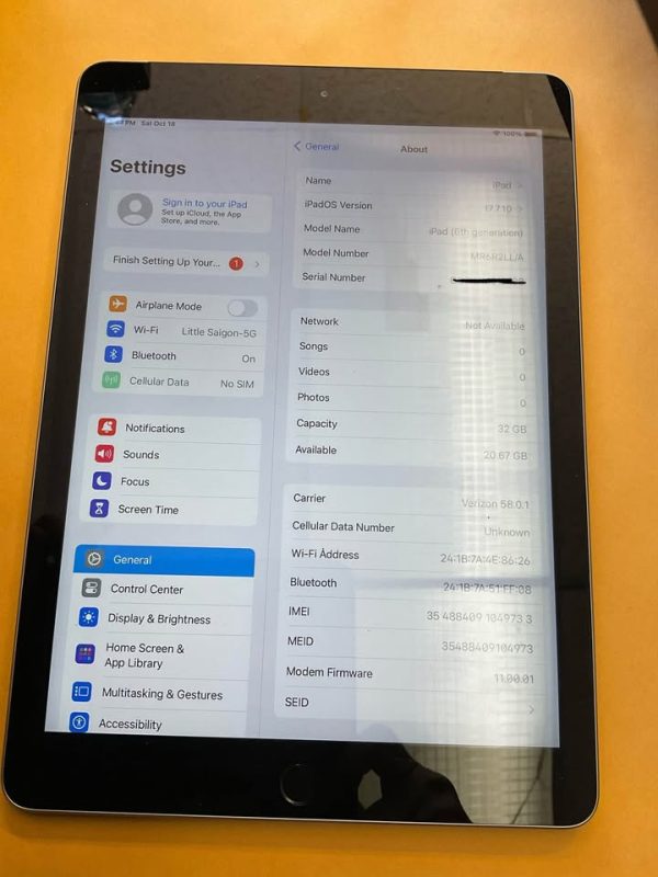 iPad 6, 32 GB with cellular and WiFi