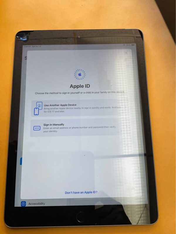 iPad 6, 32 GB with cellular and WiFi