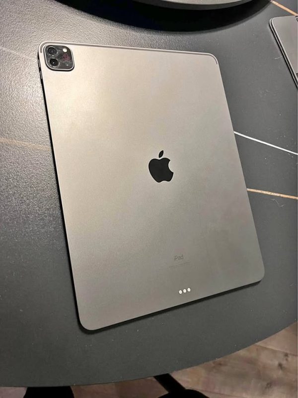 iPad Pro 12.9-inch, 256 GB, 5th Generation, Wi-Fi ONLY
