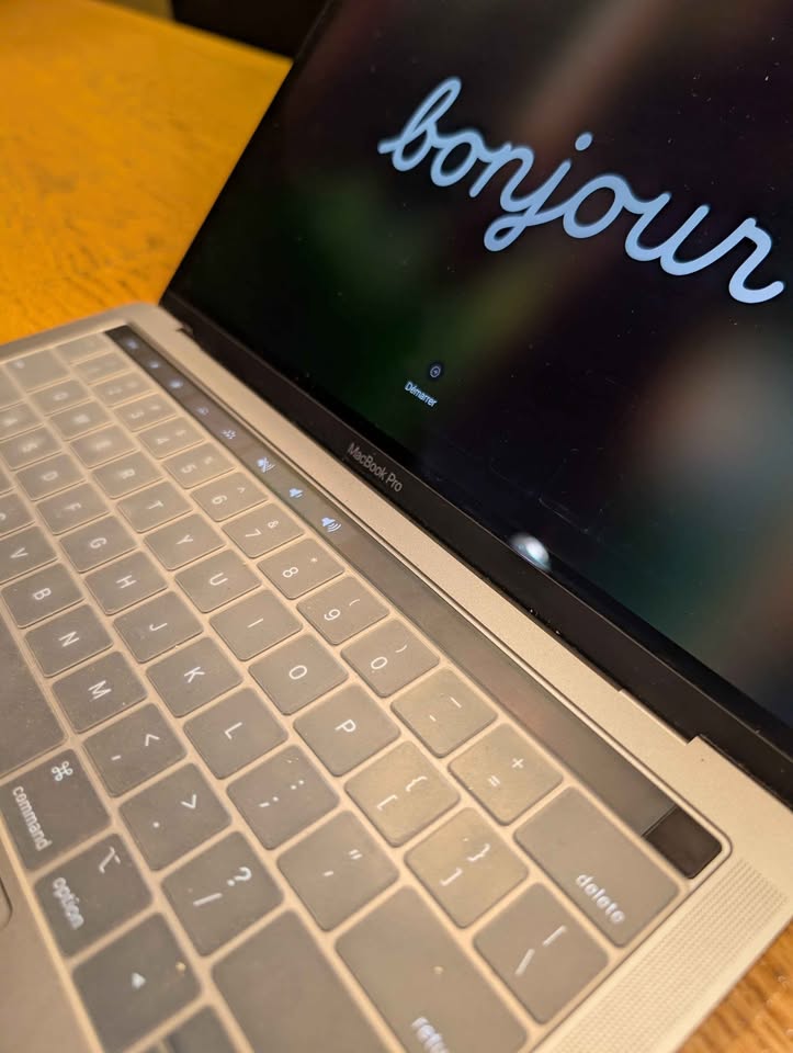 MacBook Pro w/TouchBar 5 MacBook Pro w/TouchBar