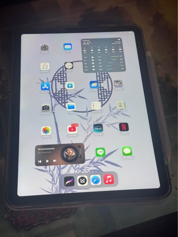 iPad Air 5th Generation Wi-Fi 256GB (Purple) & Apple Pencil (2nd Generation)