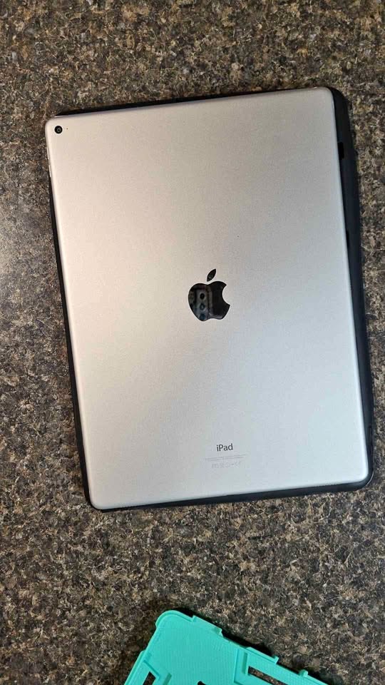 iPad Pro 12.9 inch 32GB 1st Gen