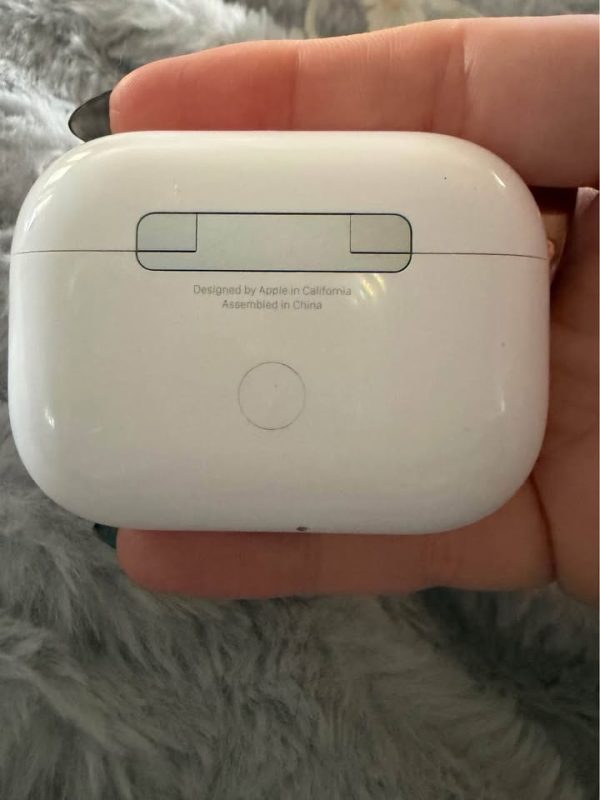 *AVAILABLE* Apple AirPods Pro 2 charging case NO EARBUDS w/ accessories