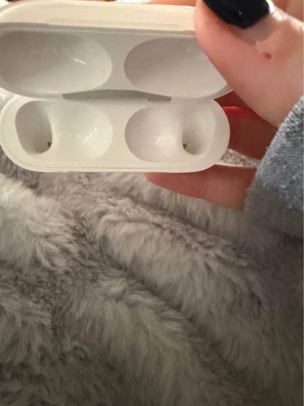 *AVAILABLE* Apple AirPods Pro 2 charging case NO EARBUDS w/ accessories