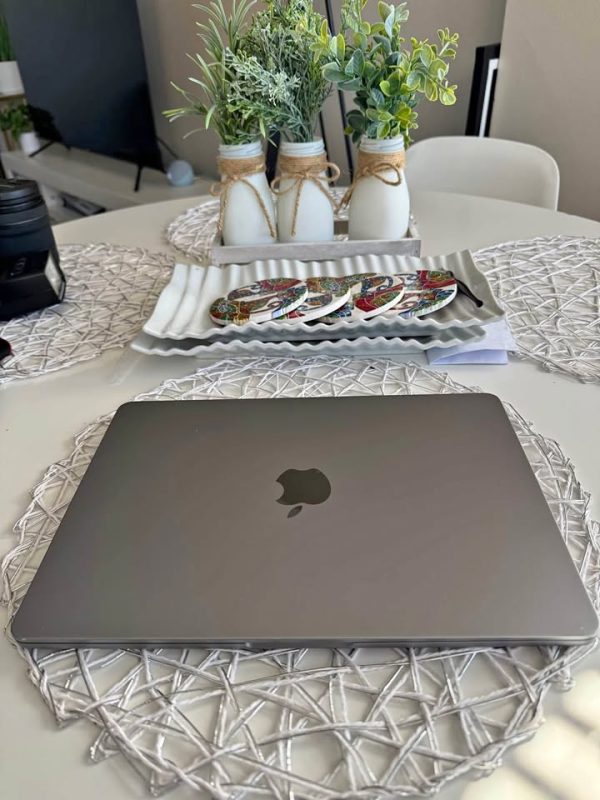 💻 MacBook Air M2 – 256GB SSD – 8GB RAM – New Excellent Condition.