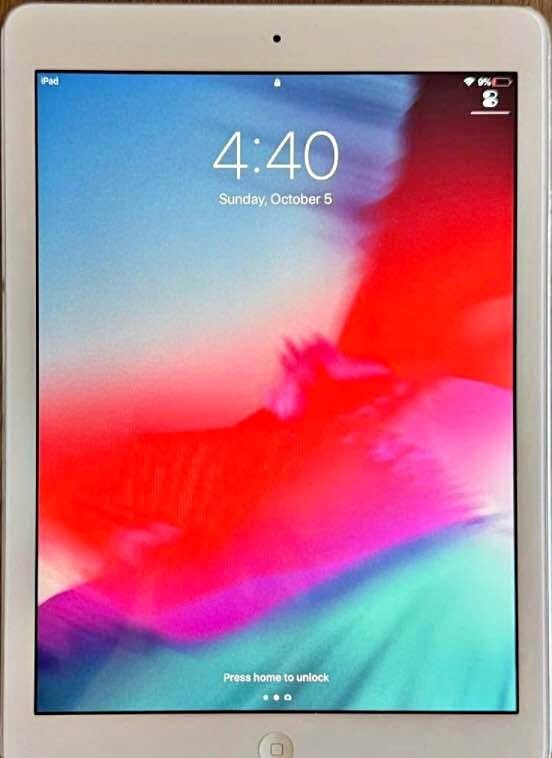 iPad 6th Generation-32GB- Pink finishing great condition