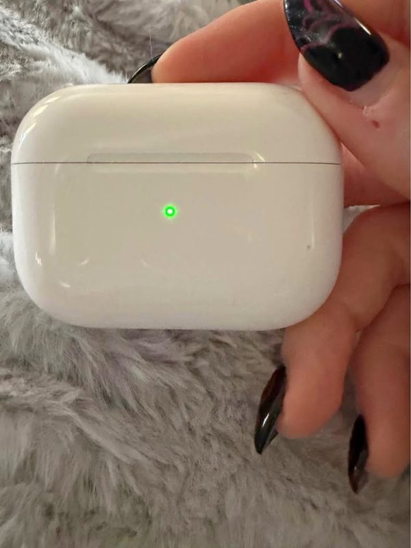 *AVAILABLE* Apple AirPods Pro 2 charging case NO EARBUDS w/ accessories