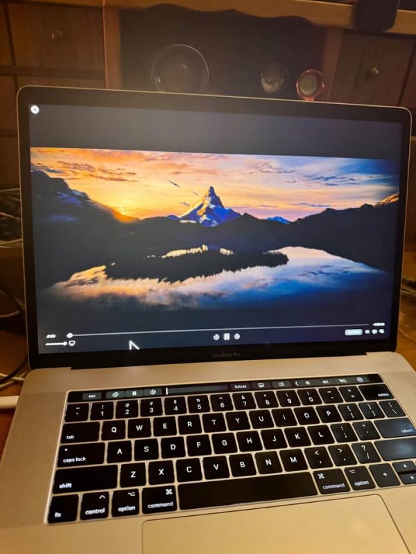APPLE MACBOOK PRO 