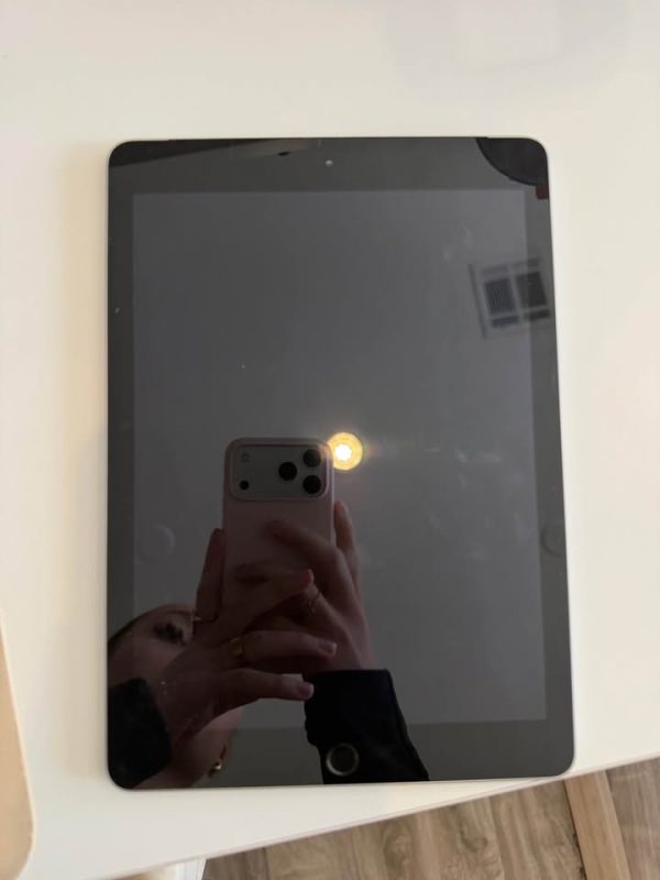 Ipad 6th gen Wi-Fi + Cellular 32GB