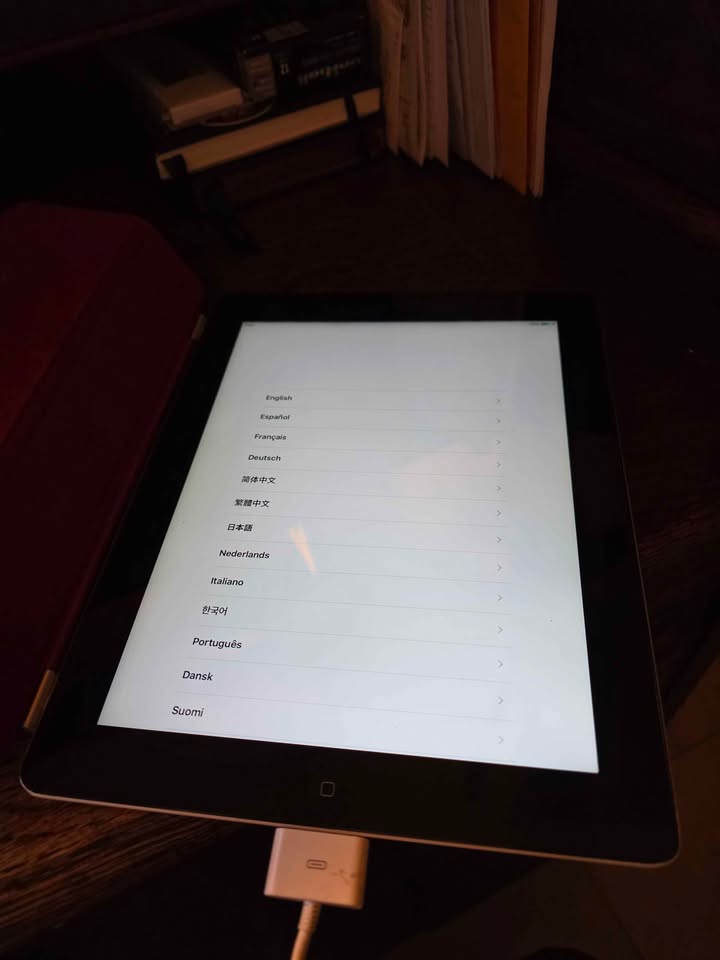 Gen 3 iPad with cover; 64GB WiFi Only 1 Gen 3 iPad with cover; 64GB WiFi Only