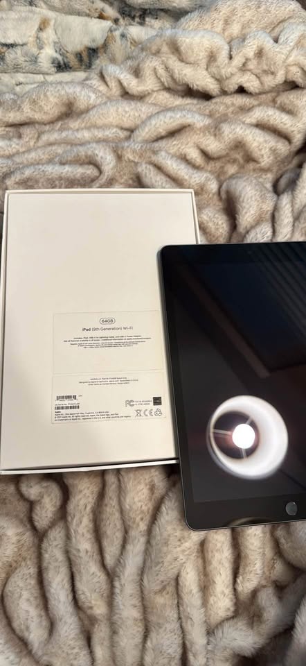 9th Gen IPAD 64gb