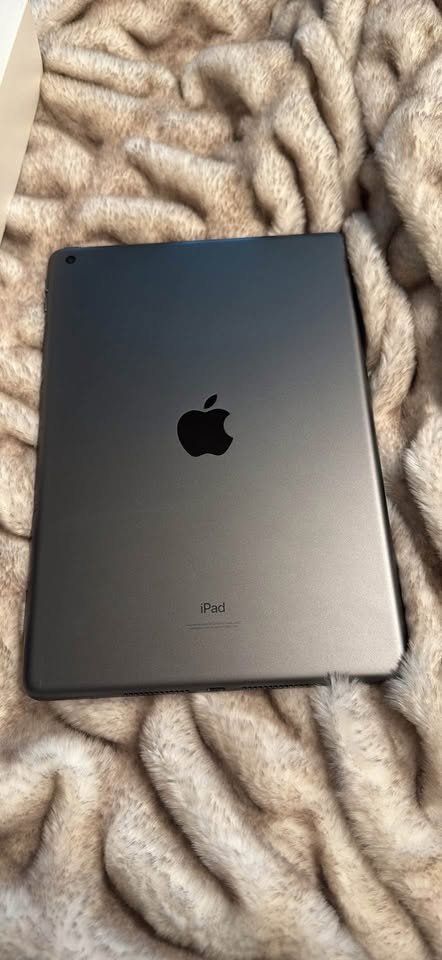 9th Gen IPAD 64gb