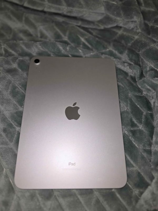 iPad 10th Generation 64 GB w/ Apple Pen (USB-C) & Case