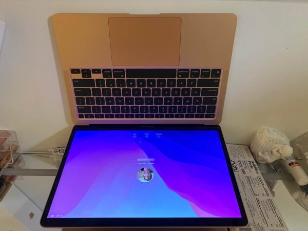 Apple laptop