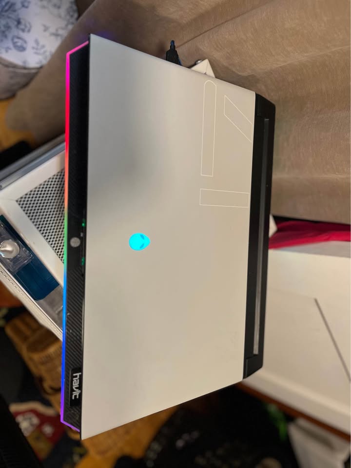 Alienware m17 R2 i7-9750H 4 Alienware m17 R2 i7-9750H