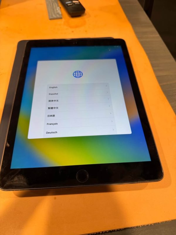 Apple MacBook Pro, Air and iPad