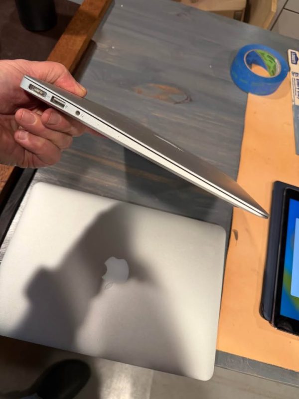 Apple MacBook Pro, Air and iPad