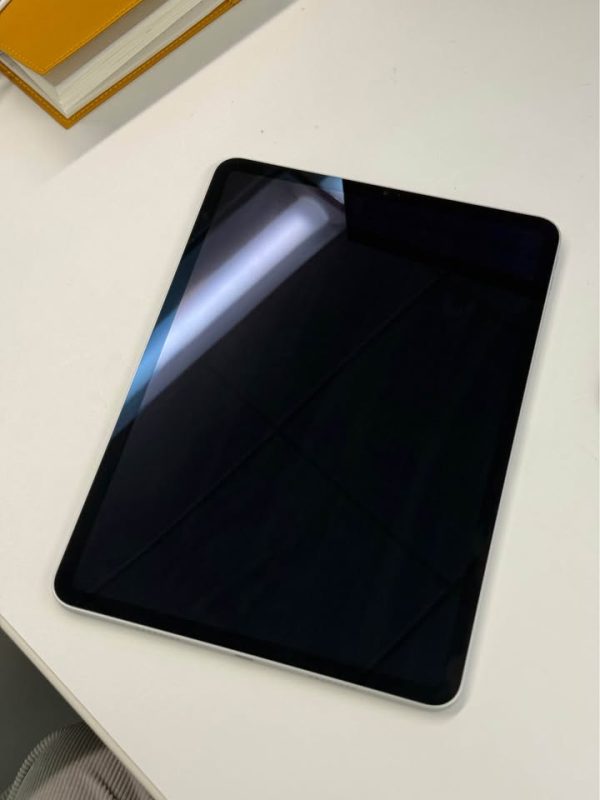 Apple ipad pro 11inch 128gb and Apple Pencil