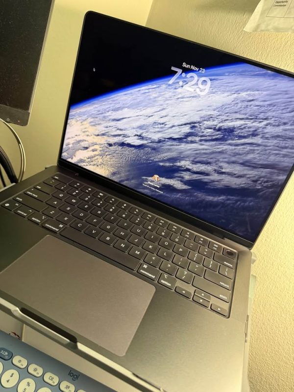 2 Months Old:Apple 2024 MacBook Pro Laptop with M4 chip with 10‑core CPU and 10‑core GPU, 14.2-in