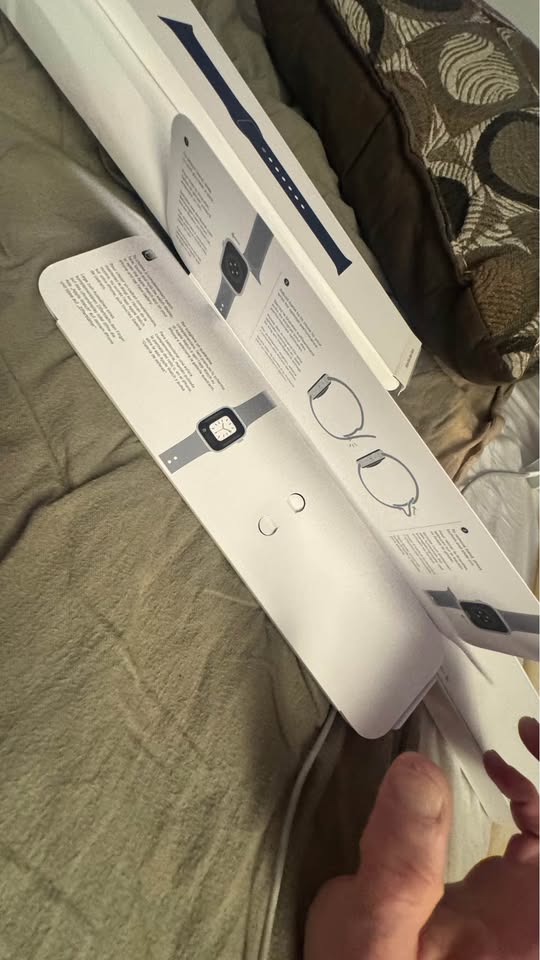 Apple Watch Series 7 (GPS + Cellular)