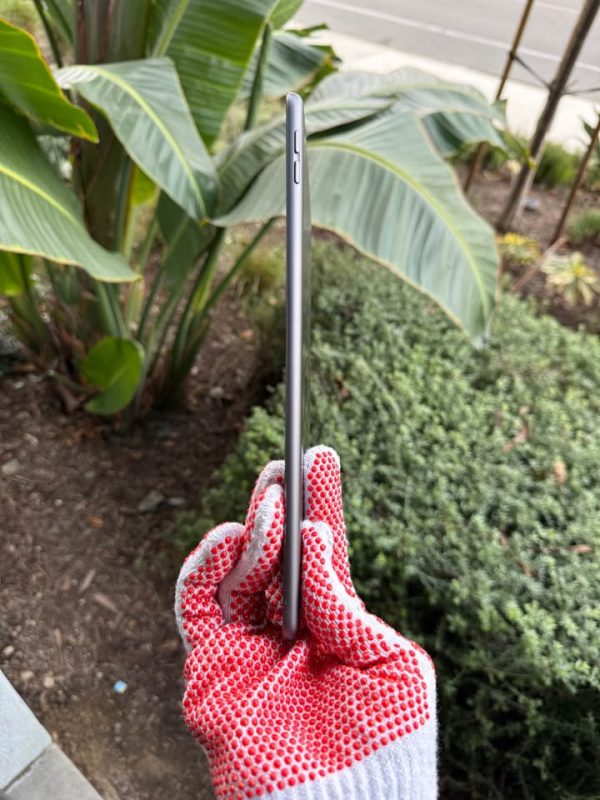 iPad 8th Gen 128gb WiFi 72% Battery Health