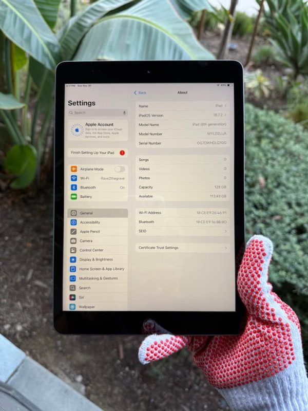 iPad 8th Gen 128gb WiFi 72% Battery Health