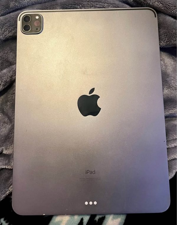 iPad Pro 11” w/ Accessories