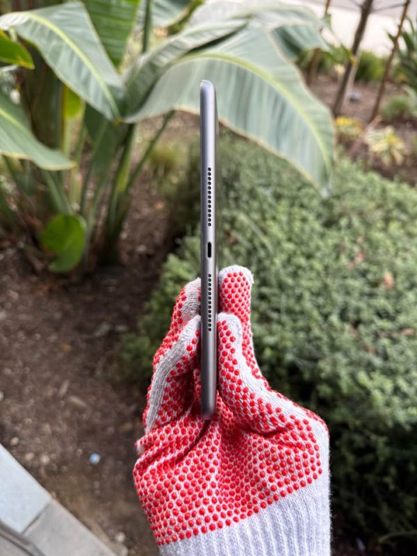 iPad 8th Gen 128gb WiFi 72% Battery Health