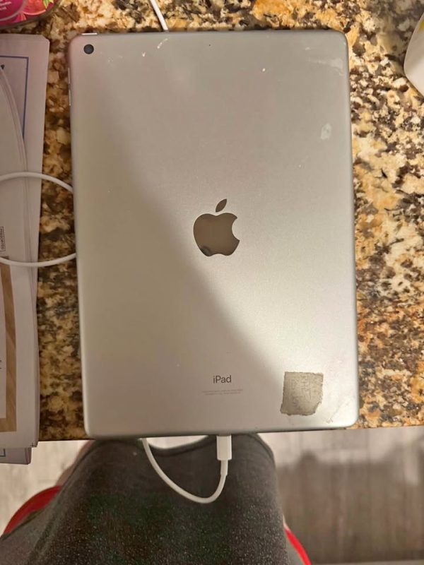 Apple IPad 9th gen with keyboard 64gb