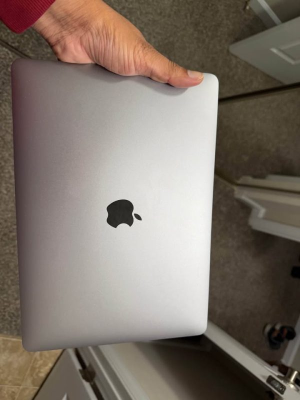MacBook Pro ( Excellent Condition)