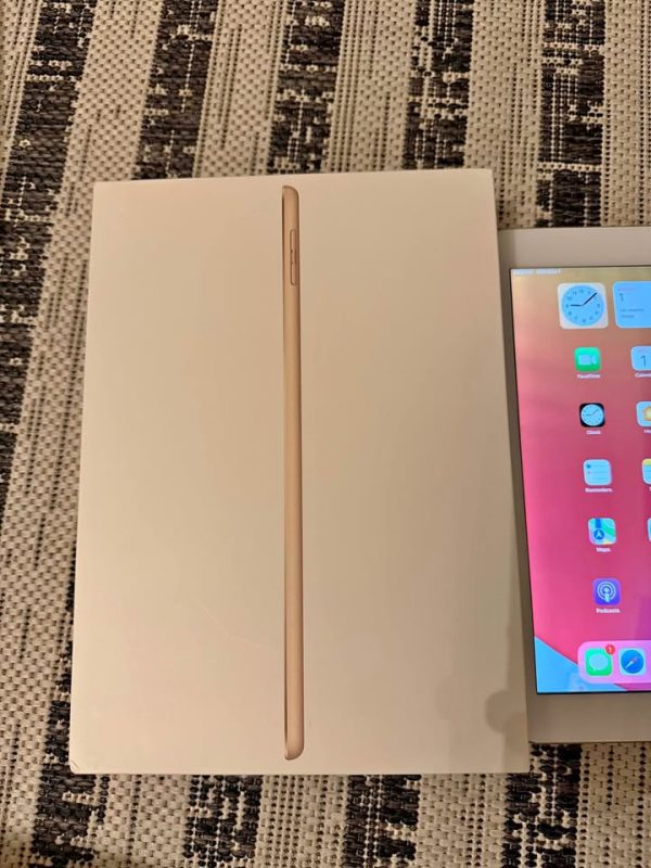 iPad 5 gold 128Gb with original Box