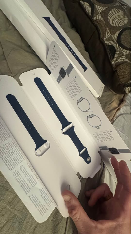 Apple Watch Series 7 (GPS + Cellular) 3 Apple Watch Series 7 (GPS + Cellular)