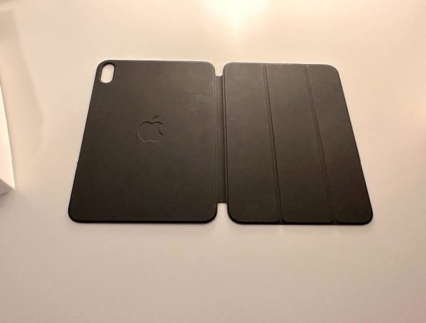 Apple iPad Mini 6th Generation- (Starlight) 64 GB & Original Apple Folio case 1N26