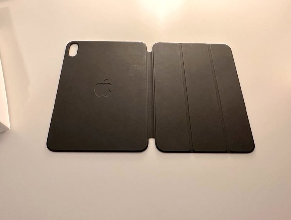 Apple iPad Mini 6th Generation- (Starlight) 64 GB & Original Apple Folio case 1N26 2 Apple iPad Mini 6th Generation- (Starlight) 64 GB & Original Apple Folio case 1N26