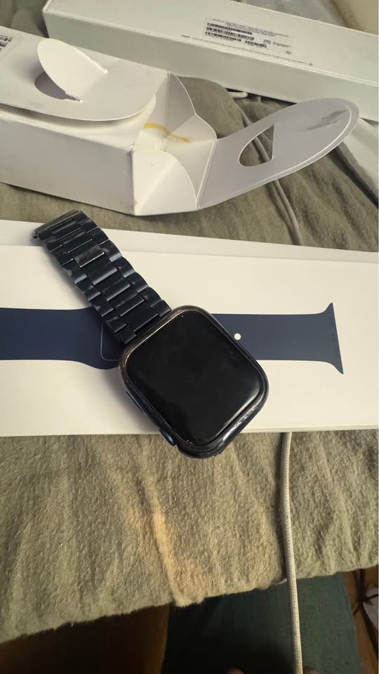 Apple Watch Series 7 (GPS + Cellular) 5 Apple Watch Series 7 (GPS + Cellular)