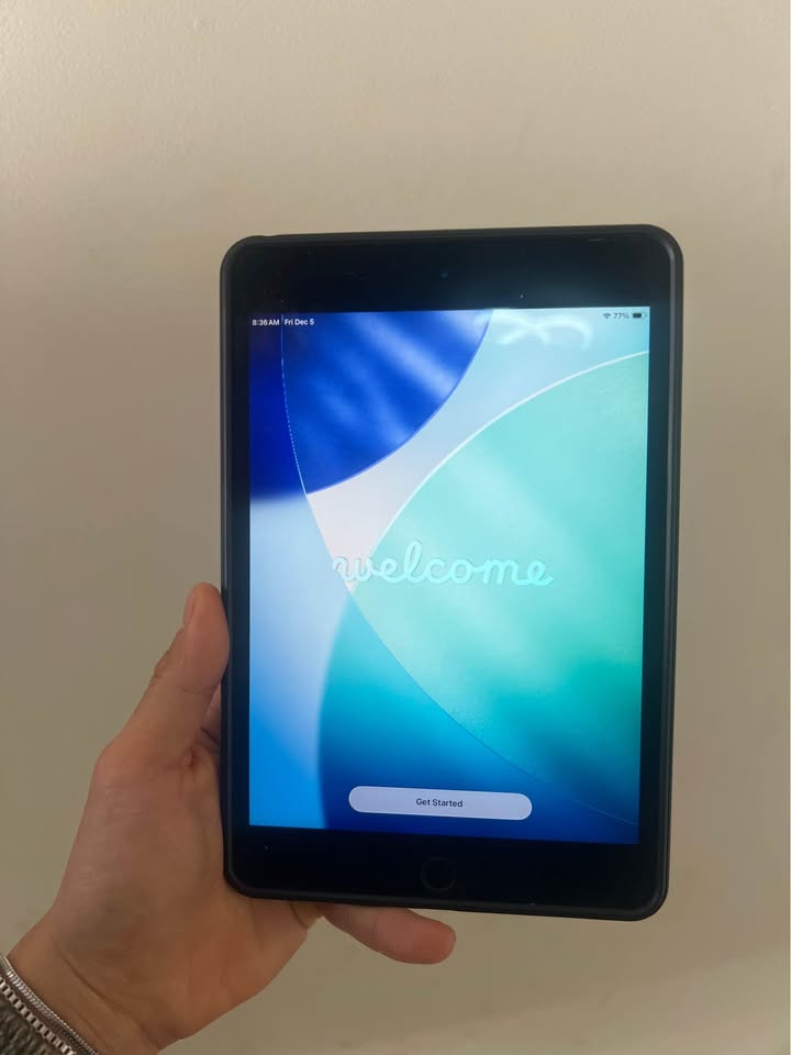 iPad mini 5th gen 64gb grey WiFi only 2 iPad mini 5th gen 64gb grey WiFi only