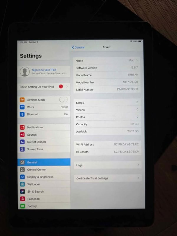 Apple iPad Air 32GB Space Gray Like New