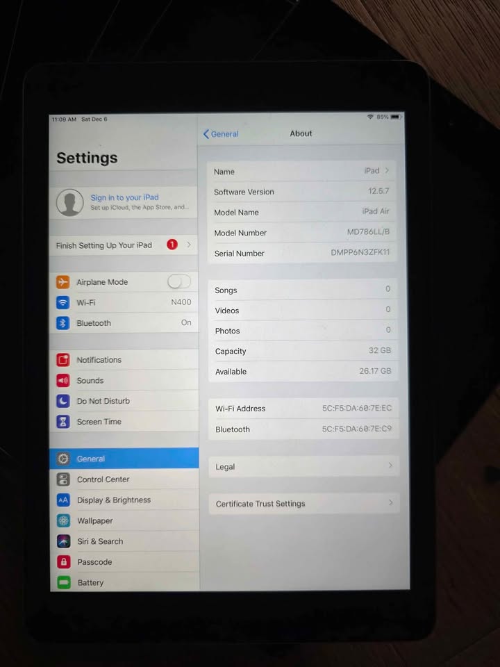 Apple iPad Air 32GB Space Gray Like New 1 Apple iPad Air 32GB Space Gray Like New